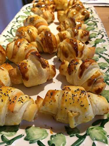 Mini croissants au saumon fumé et roquefort