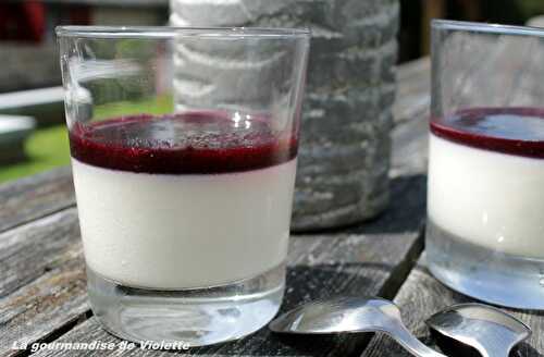 Panna cotta au coulis de myrtille