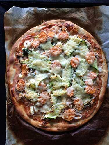 Pizza aux fruits de mer et tagliatelles de courgettes