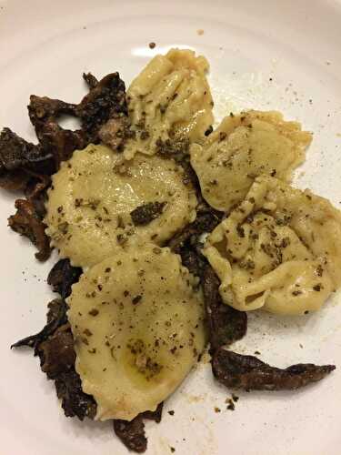 Ravioli au foie gras sur son lit  de champignons