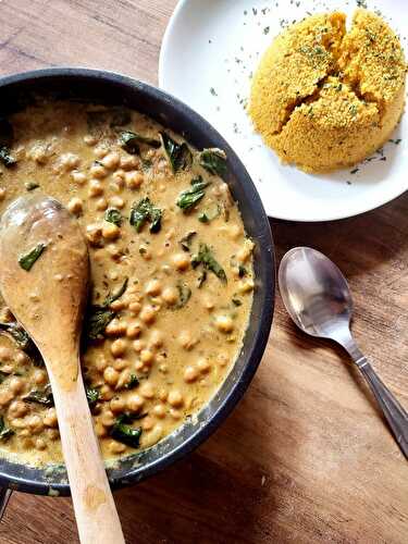 CURRY DE POIS CHICHES ET EPINARDS