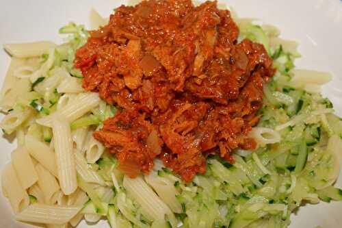 Salade de thon sur lit de courgette et de mini-penne - plaisirs et gourmandises