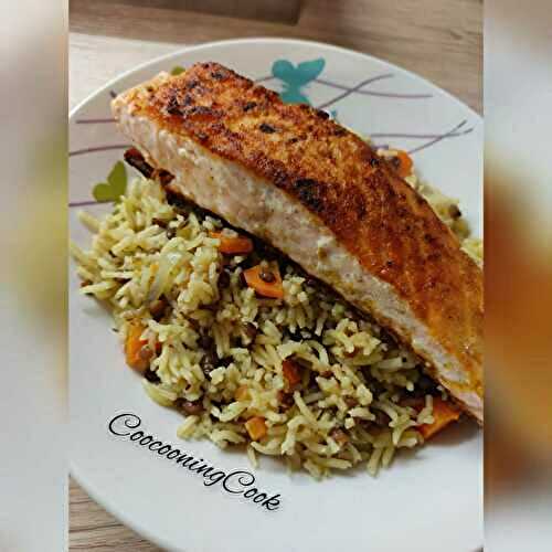 Riz aux légumes et curry et son saumon croustillant 