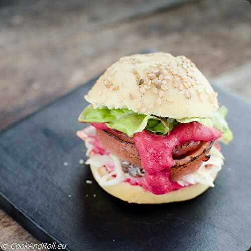 Burger de Zampone IGP, mayonnaise de betterave et coleslaw