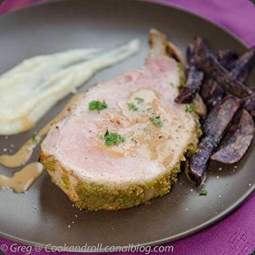 Couronne de porc en croûte, topinambours et frites violettes