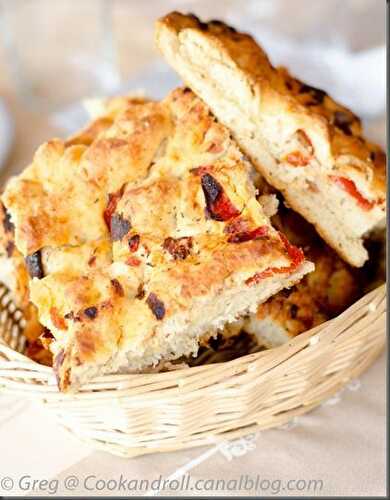 Focaccia à la pancetta et tomates confites