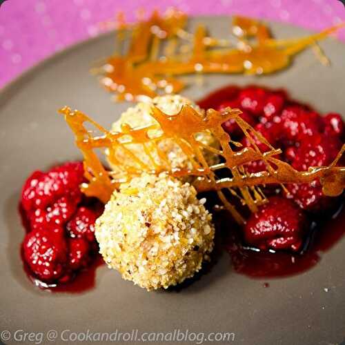 Glace frite, coulis de framboise à l'hibiscus