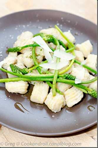 Gnocchi au beurre de sauge et asperges sauvages