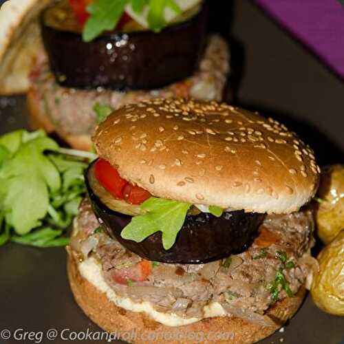 Hamburger aux aubergines et tomates confites