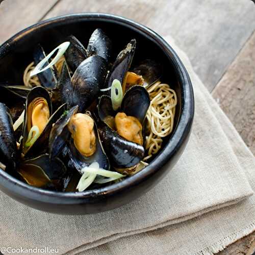 Nouilles aux moules, pak choi et gochujang