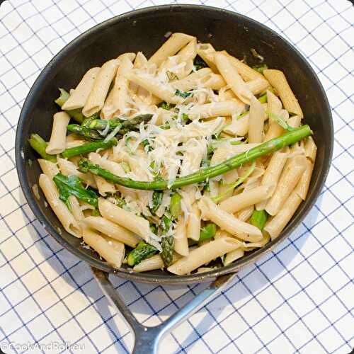 Penne à l'épeautre, asperges vertes et roquette