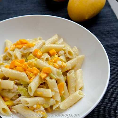 Penne aux poireaux, poulet fumé et mangues