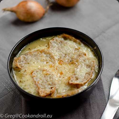 Soupe à l’oignon gratinée