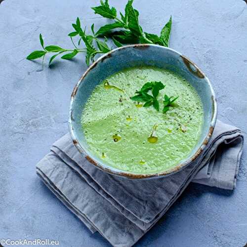 Soupe glacée au concombre et herbes