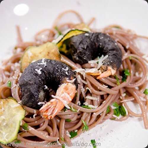 Spaghetti au vin rouge et gambas noirs