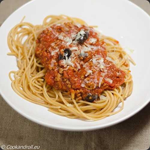 Spaghetti Bolognaise à la cannelle et olives