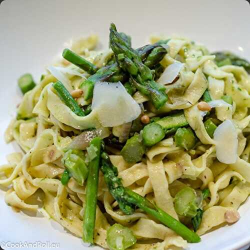 Tagliatelles aux asperges vertes et pesto d'ail des ours