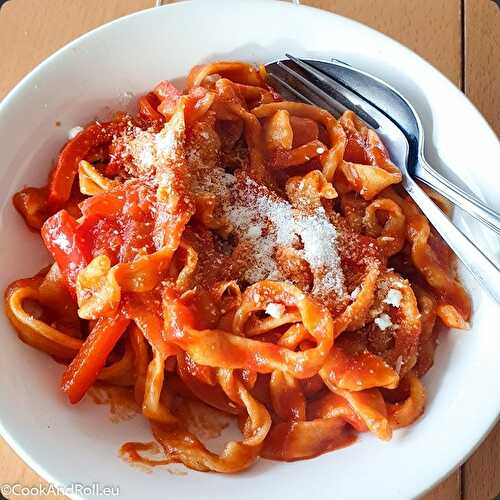 Pâtes fraiches aux tomates et poivrons