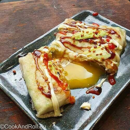 Galette de riz à l'avocat et œuf