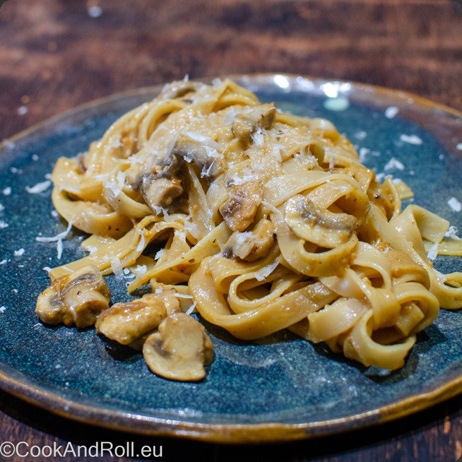 Tagliatelles au miso doux beurré et champignons