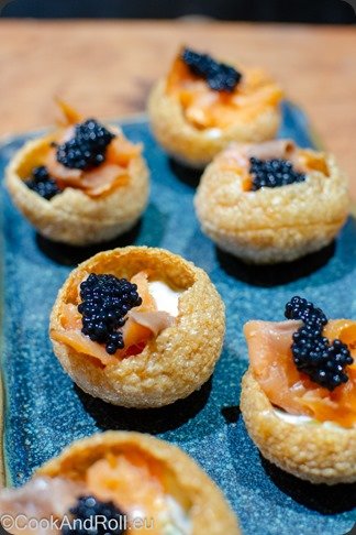 Croustillants au saumon fumé Irish, crème de feta et caviar d'algues