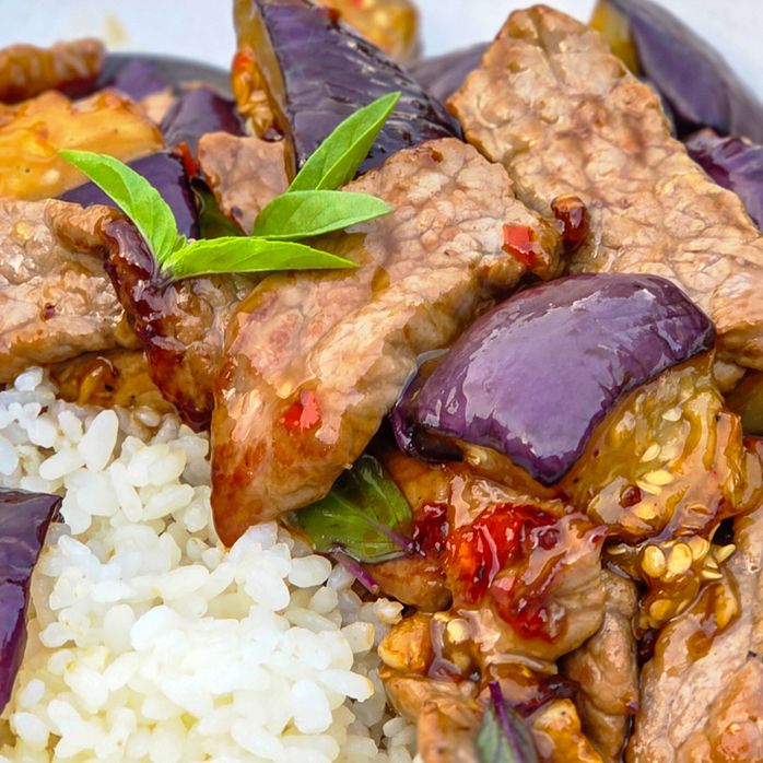 Boeuf sauté aux aubergines et piment 