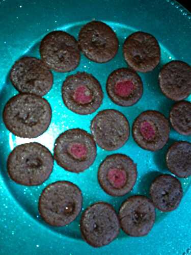 Miniardises aux chocolats noir coeur chocolat blanc ou framboises - Cookcookies