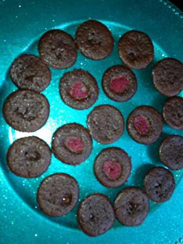 Miniardises aux chocolats noir coeur chocolat blanc ou framboises