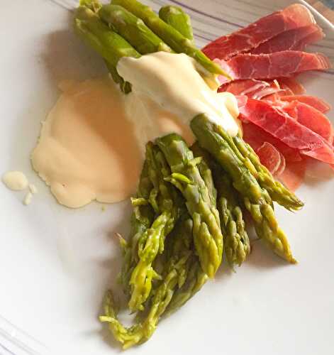 Asperges et jambon cru sauce hollandaise