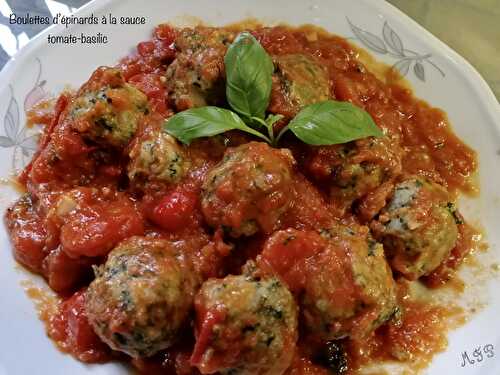 Boulettes d’épinards à la sauce tomate-basilic