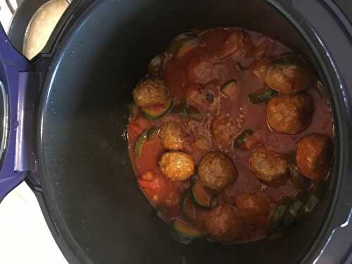 Boulettes de bœuf courgette poivron tomate