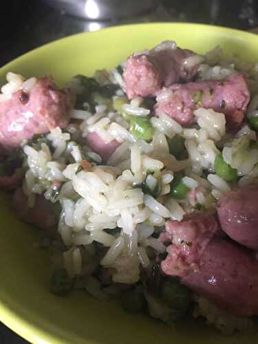 Chipolatas, riz et légumes vert