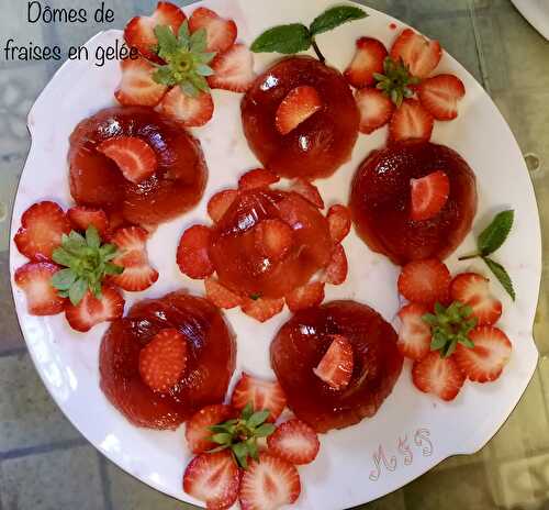 Dômes de fraises en gelée