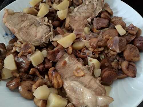 Escalopes de veau aux oignons, châtaignes et pommes de terre.