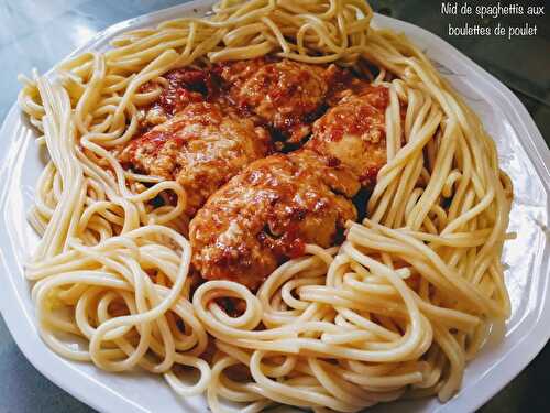 Nid de spaghettis aux boulettes de poulet (Maggi)