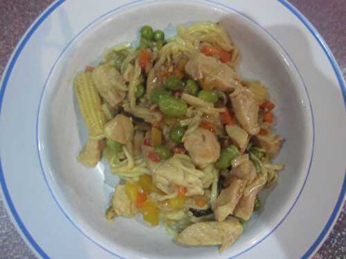 Nouilles poulet et legumes wok