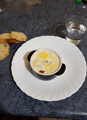 Oeuf cocotte au camembert et lard