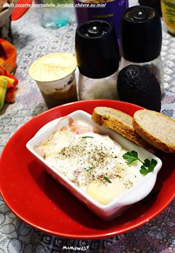 Oeufs cocotte au jambon, mortadelle, chèvre au miel