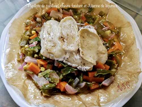 Papillote de cabillaud, chèvre fondant et julienne de légumes