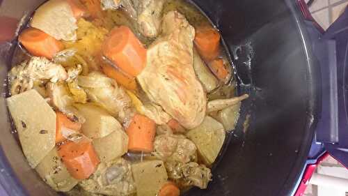 Poule carottes et navets au jus