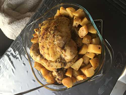 Poulet entier, pomme de terre et ses herbes