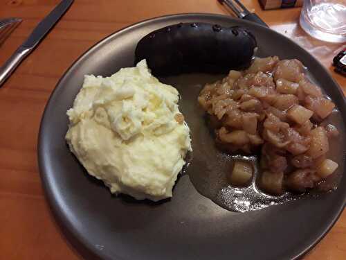 Purée boudin accompagné de poire a la vanille cannelle et miel