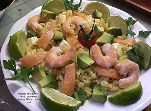 Risotto au saumon fumé, avocat, crevettes, fêta et citron vert