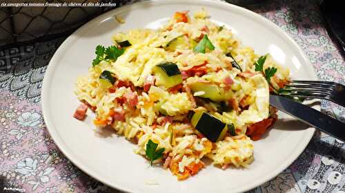 Riz aux courgettes, tomates, fromage de chèvre et dés de jambon