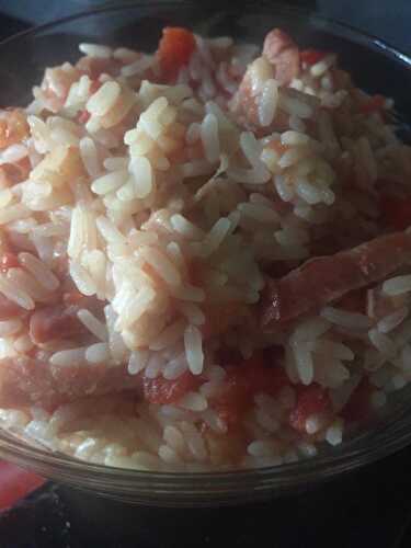 Riz, lardons, tomate