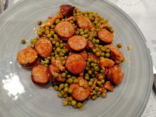 Saucisses fumées et petits pois