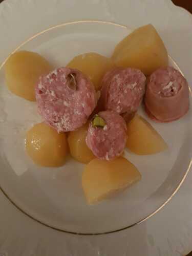 Saucisson à cuire pistaché, pommes vapeur