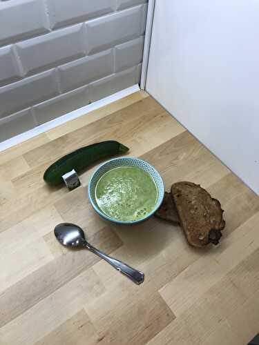 Soupe courgette tartare ail et fines herbes