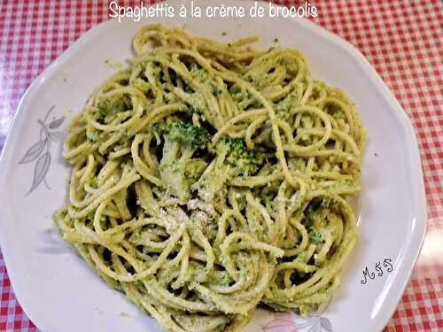 Spaghettis à la crème de brocolis