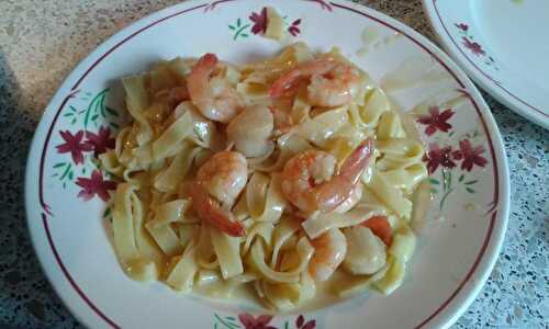 Tagliatelles aux Saint Jacques et crevettes